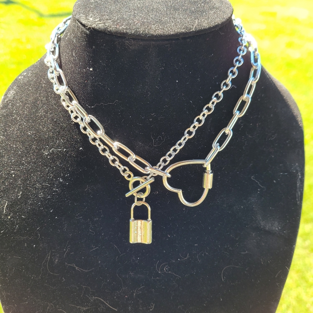Women's Fashion Retro Silver Chain Love Heart Lock Pendant Chunky Necklace.